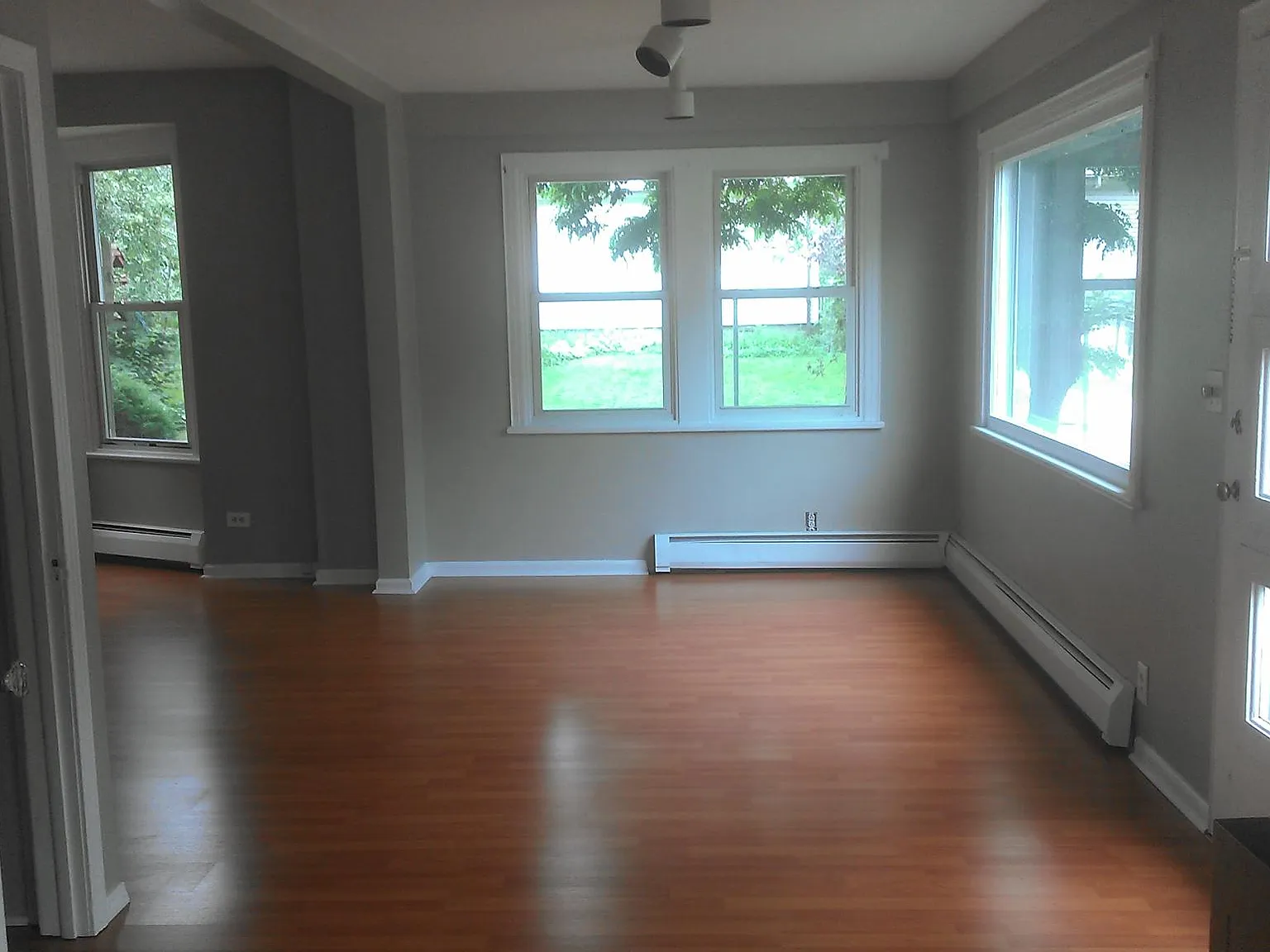 3 bed, 1.5 bath, 1800 sqft, $1,900 — Photo 4