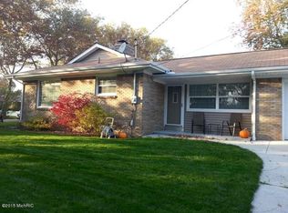 702 Larkspur Ave NW, Grand Rapids, MI 49504