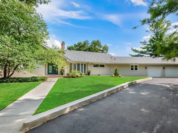 5006 W Lake Shore Dr, Wonder Lake, IL 60097