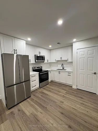 145 Riverhead Dr #BASEMENT Photo 1