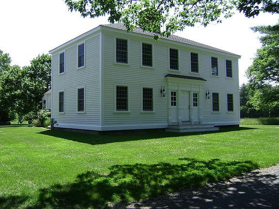 view entering driveway
