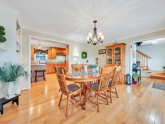 5th image of 6115 Ashmont Dr