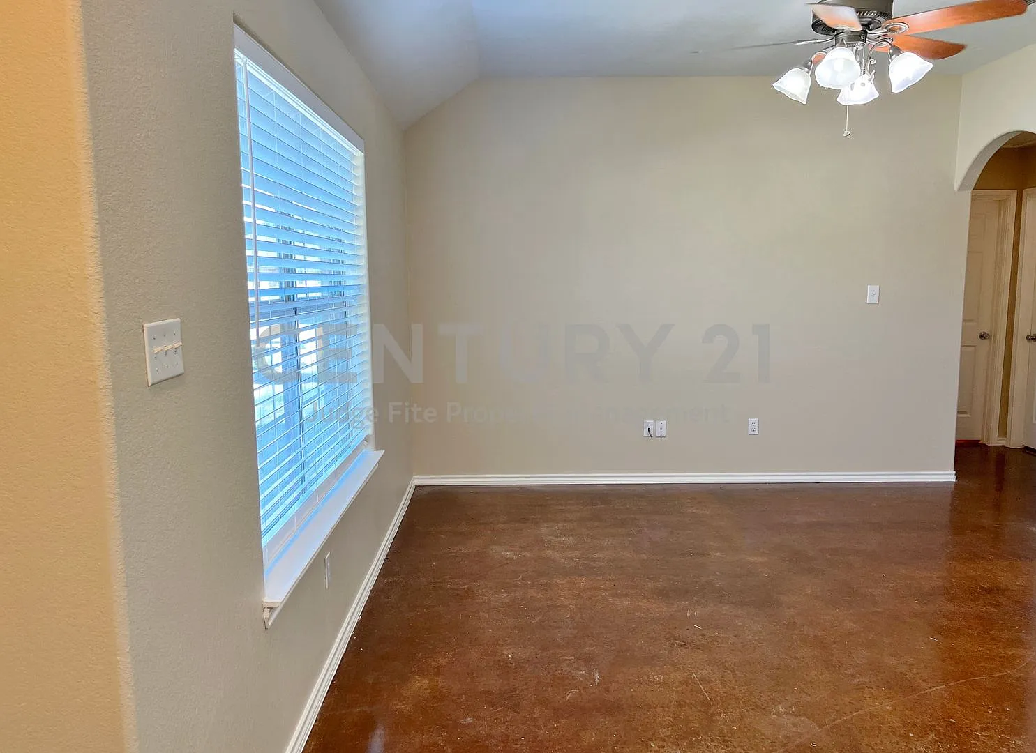 Nice 3/2 on Cul-De-Sac in Weatherford For Rent! — Photo 2