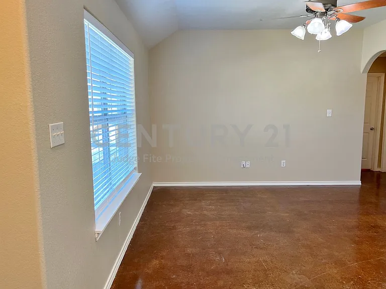120 Sunburst Ct — Photo 2