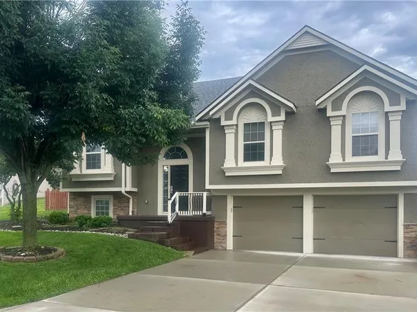 1002 SW Eagle Dr, Oak Grove, MO 64075