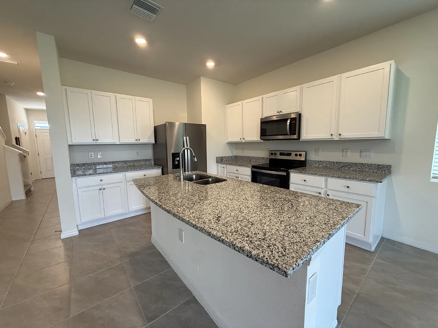 3 bed, 2.5 bath, 1740 sqft, $1,975 — Photo 4