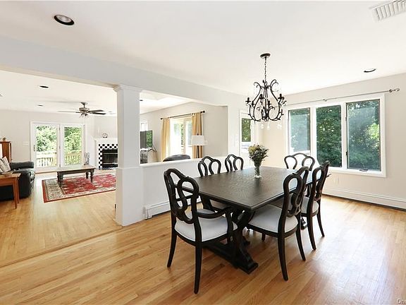 3rd image of 20 Meadow Ln