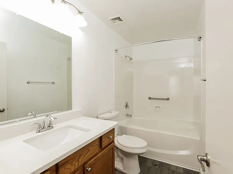 1629 W Burgess Ln — Photo 12
