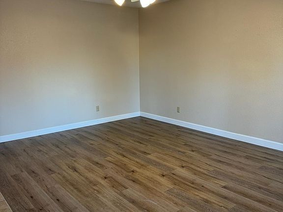 2nd image of 6121 Summerhill Pl