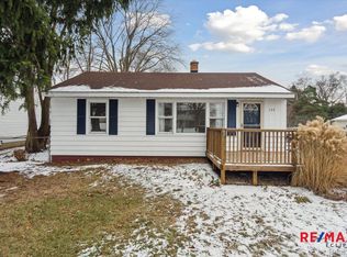 134 N Williams Lake Rd, Waterford, MI 48327