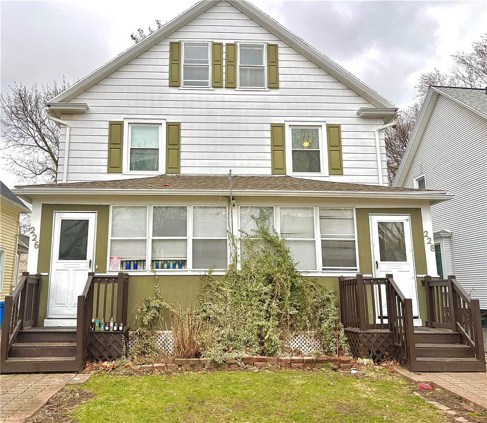 3 bed, 1.0 bath, 2216 sqft, $1,500 — Photo 1