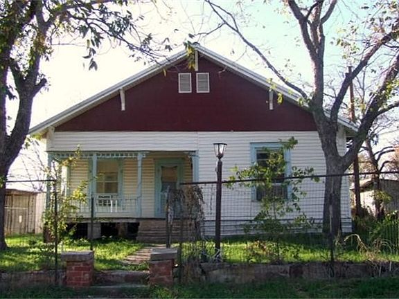 3rd image of 708 N Burleson St