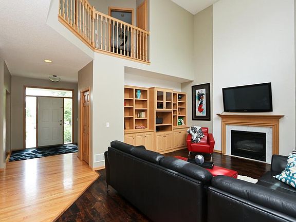 2nd image of 8394 Emerald Ln