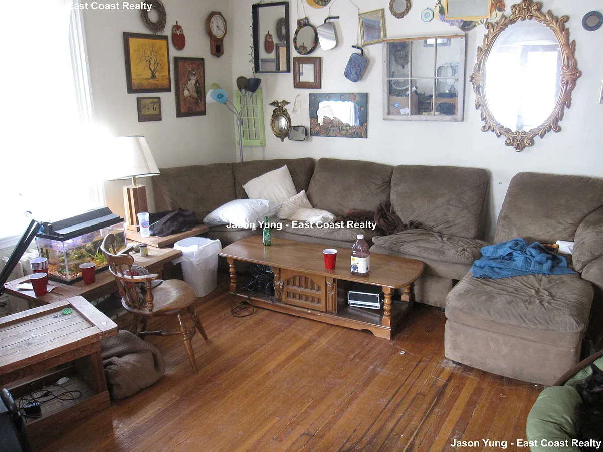 Building Photo - 18 Ashford St #2