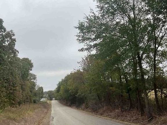 Exterior Neighborhood (street photo)