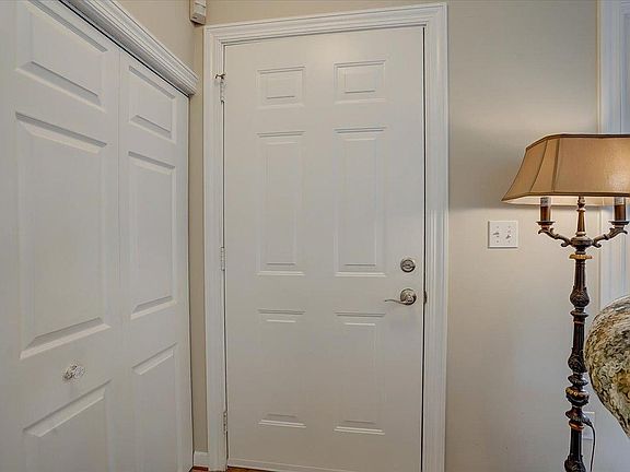 5th image of 1081 Weston Ln N