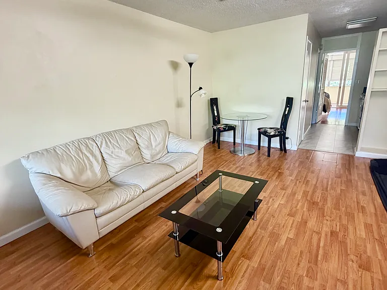 425 Ena Rd #204C — Photo 2