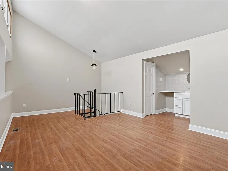 7750 Rockwell Ave — Photo 22