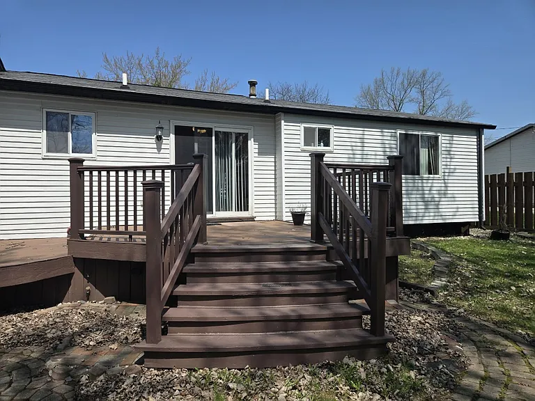 2340 Morton Ave — Photo 5
