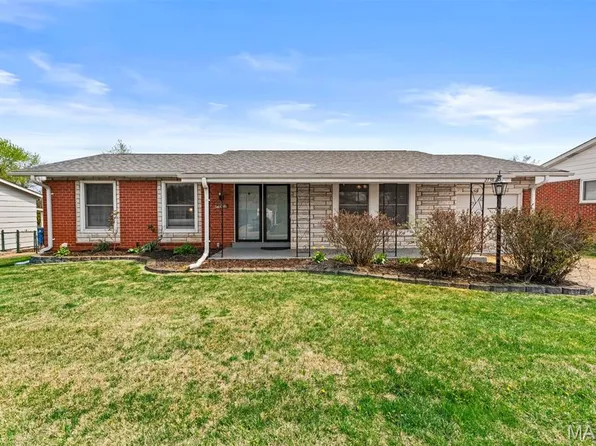 2738 Westminster Dr, Florissant, MO 63033