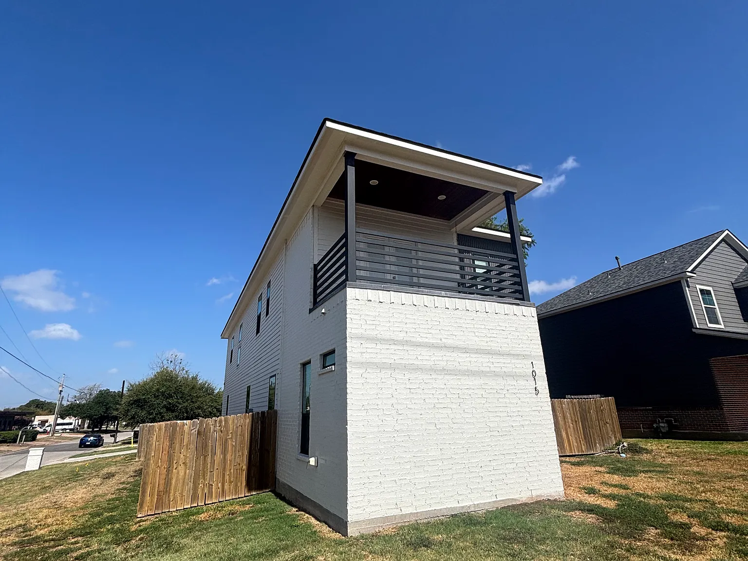 6 bed, 3033 sqft, $6,450 — Photo 3