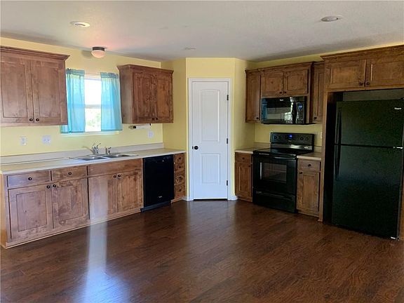 4th image of 1311 Country Club Dr