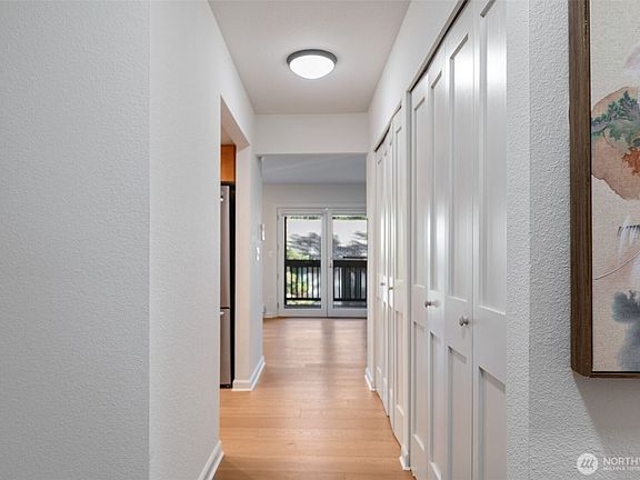 3rd image of 10419 NE 32nd Place #E204