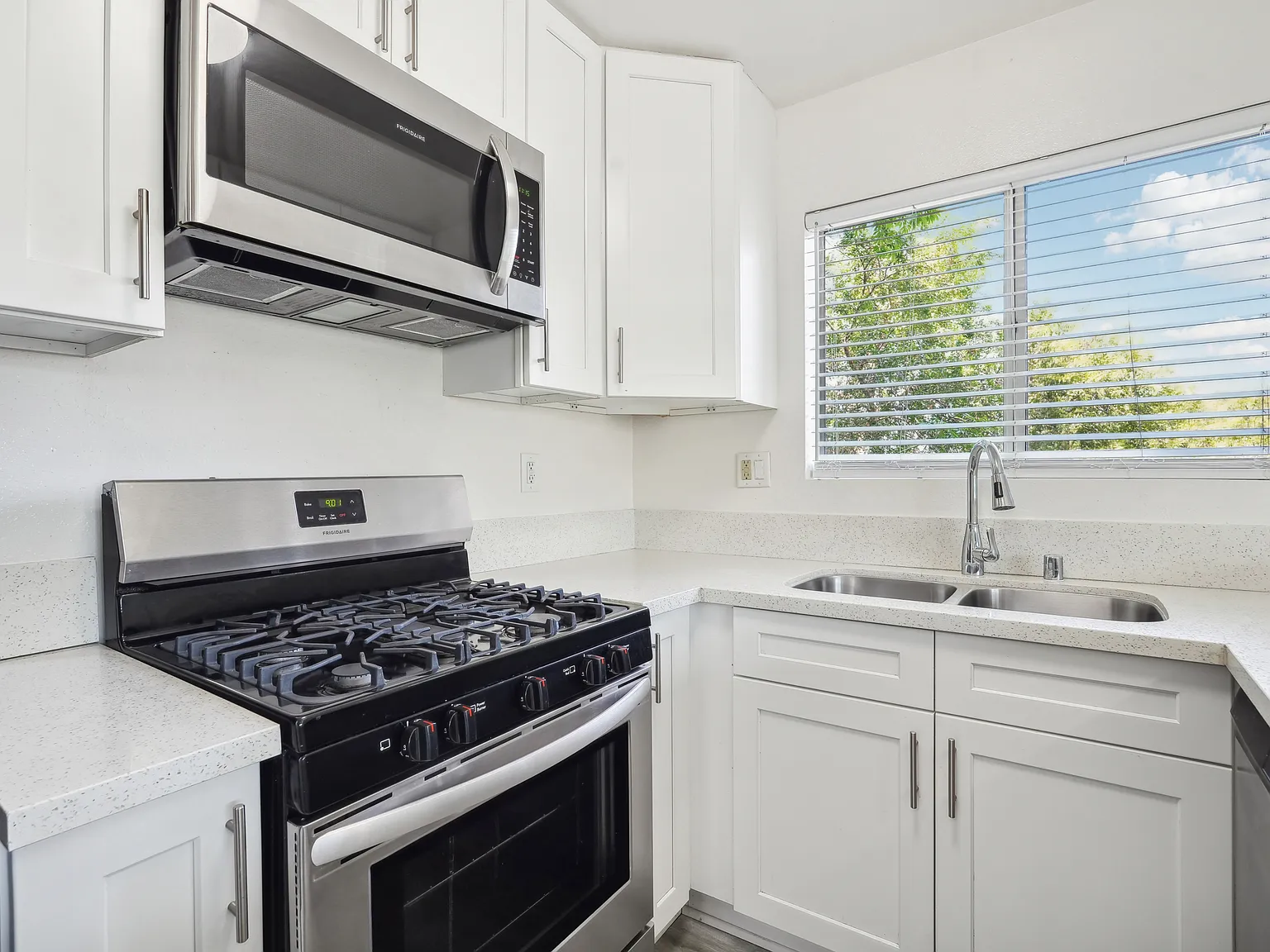 5662 La Mirada Ave. — Photo 4