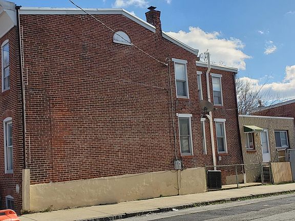 3rd image of 1006 Elm St