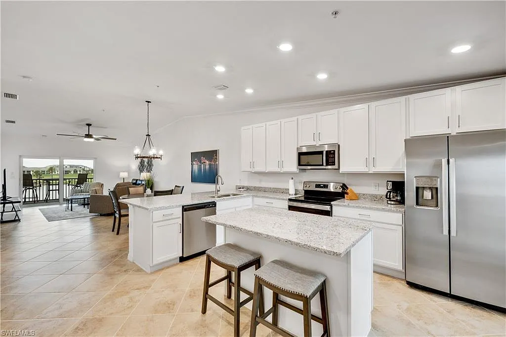 2 bed, 2.0 bath, 1366 sqft, $6,500 — Photo 3