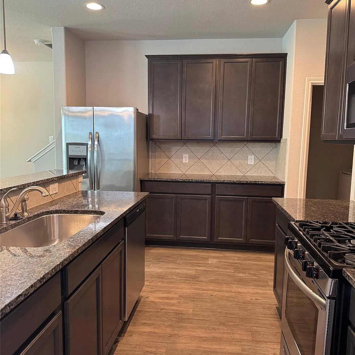 4 bed, 2.5 bath, 2007 sqft, $1,850 — Photo 3