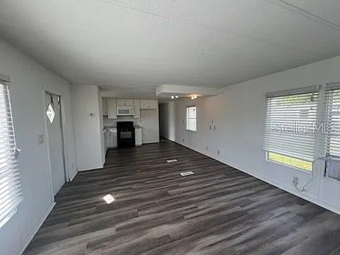 2 bed, 1.0 bath, 768 sqft, $1,100 — Photo 2