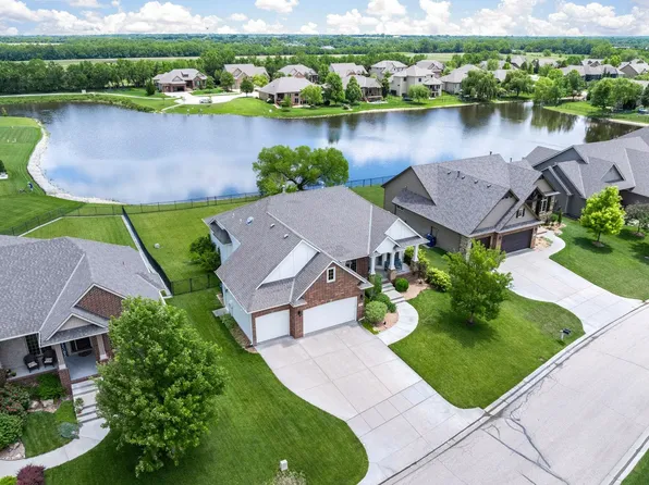 818 N Fairoaks Ct, Andover, KS 67002