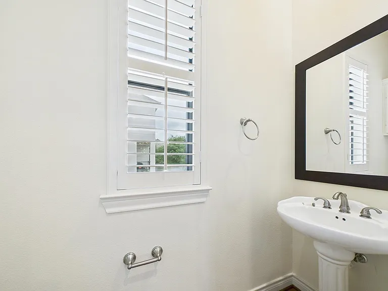 11025 Sherwood Grv — Photo 22