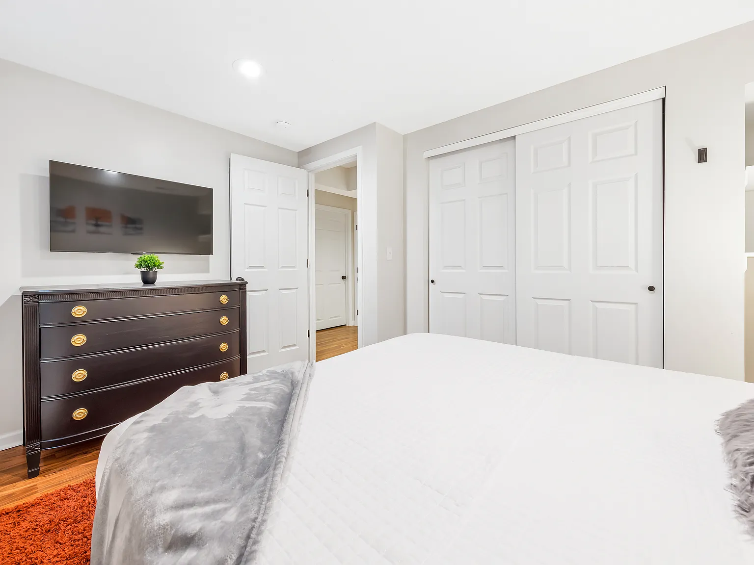 4 bed, 3.5 bath, 2200 sqft, $4,495 — Photo 4