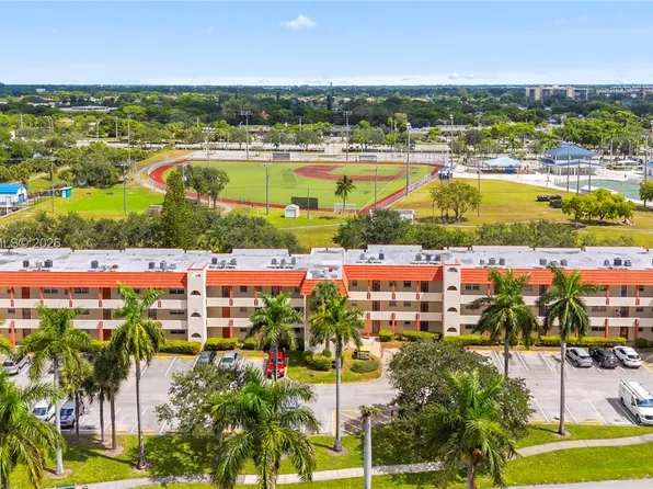 7891 N Sunrise Lakes Dr APT 305, Sunrise, FL 33322