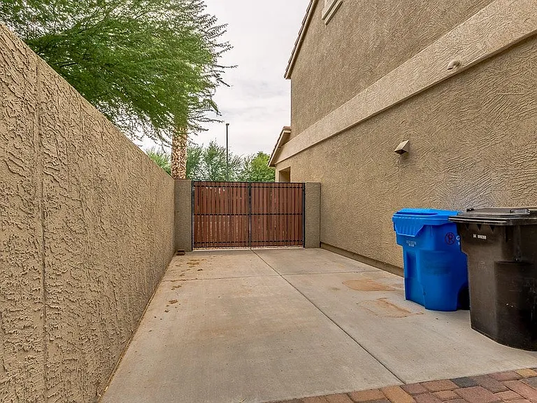 1326 E Macaw Dr — Photo 37