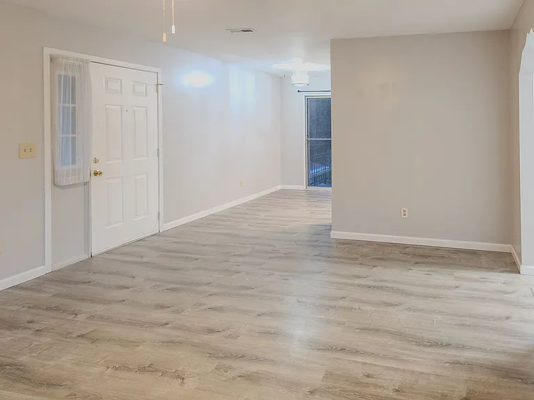 5 Eleven Estates Dr — Photo 3