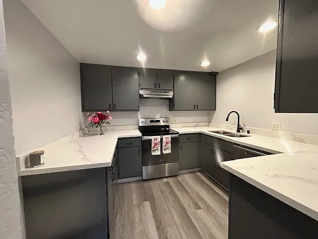 1601 E Cypress St #B — Photo 25