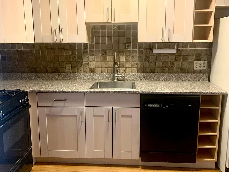 686 Washington Blvd — Photo 10