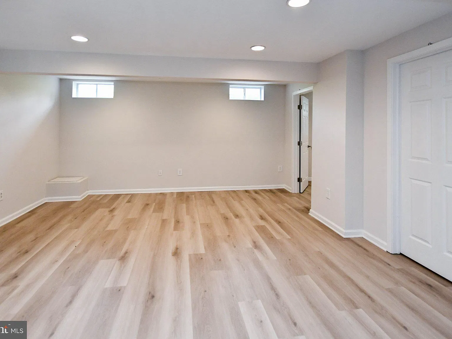 2 bed, 1.0 bath, 3192 sqft, $1,990 — Photo 4