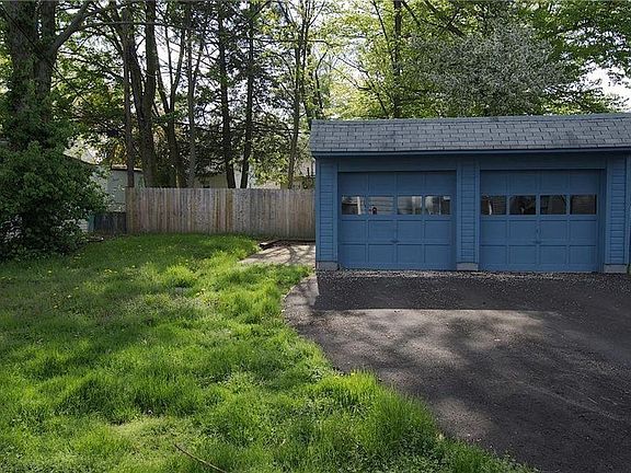 3rd image of 1106 Orchard Heights Dr
