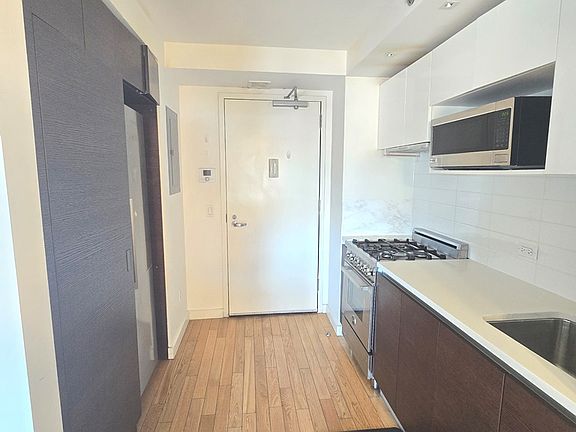 2nd image of 3916 Prince St #10