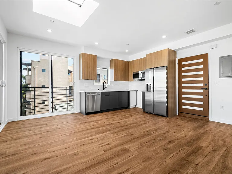 926 S Harvard Blvd — Photo 9
