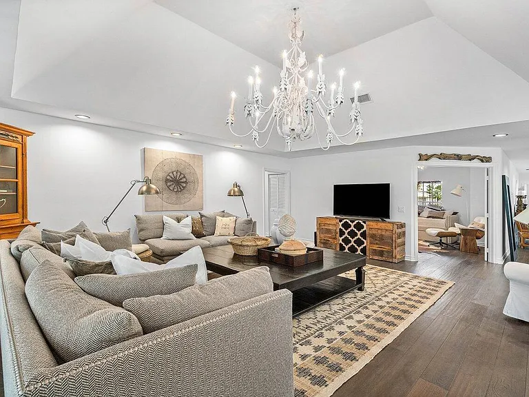 11823 Pebblewood Dr — Photo 6