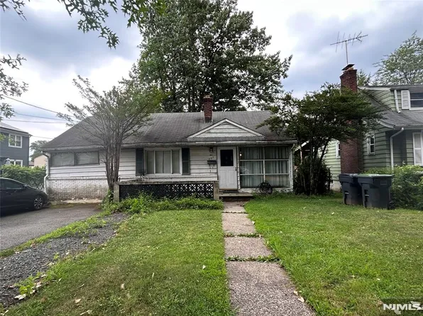 207 Melrose Ave, Bergenfield, NJ 07621