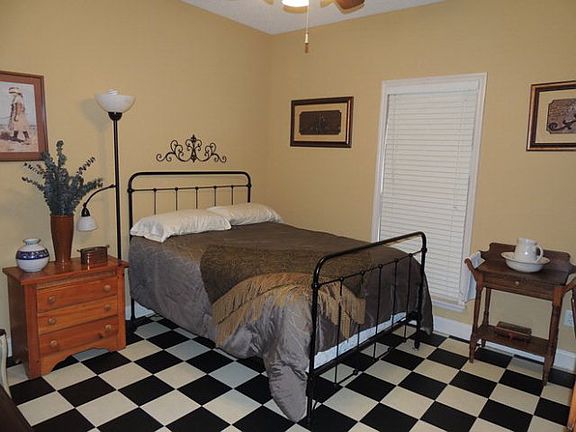 5th image of 192 Wood Dr