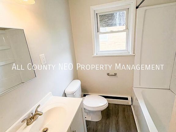 5th image of 2116 Market Ave N APT 2