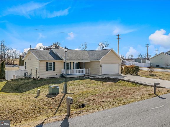 2nd image of 472 Ives St