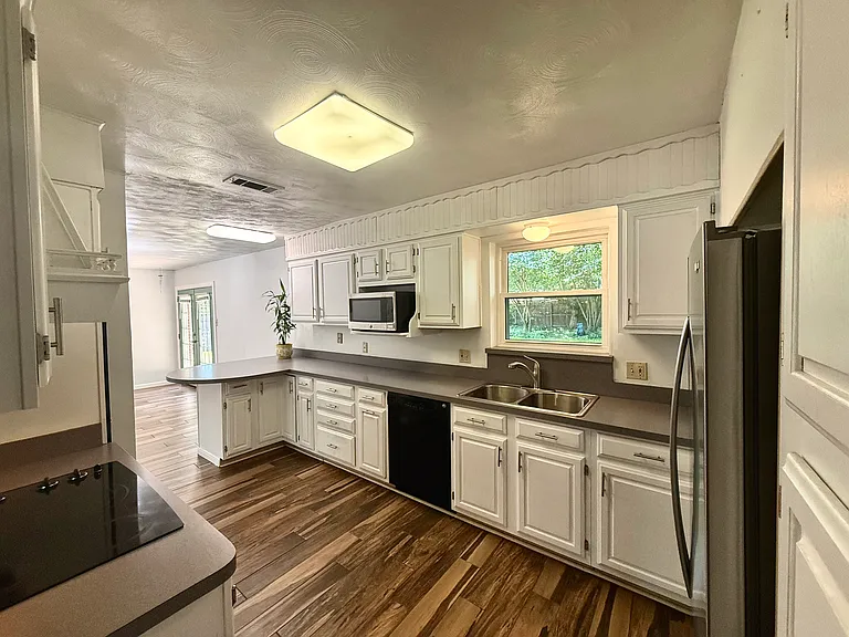 6728 Karen Dr — Photo 9